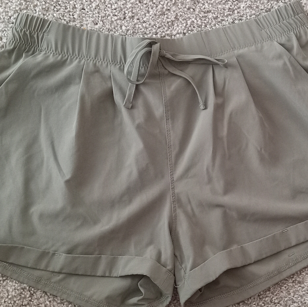Zyia olive Summer shorts